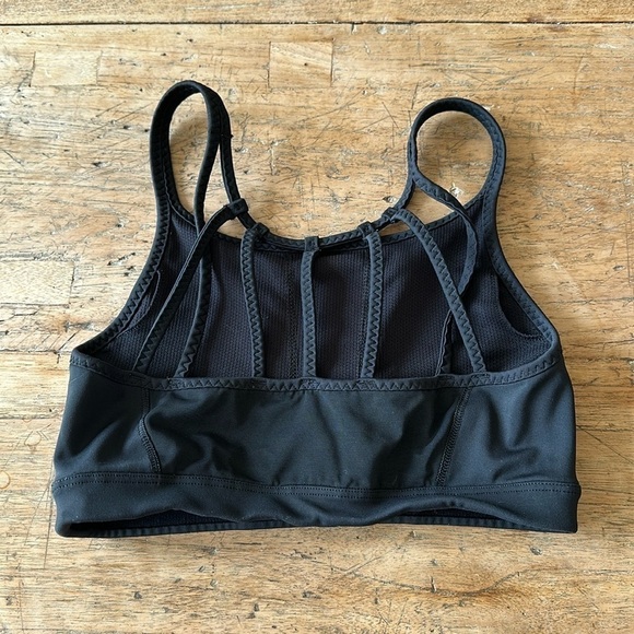 Athleta max out sports bra with cool back straps size xs - Picture 1 of 7